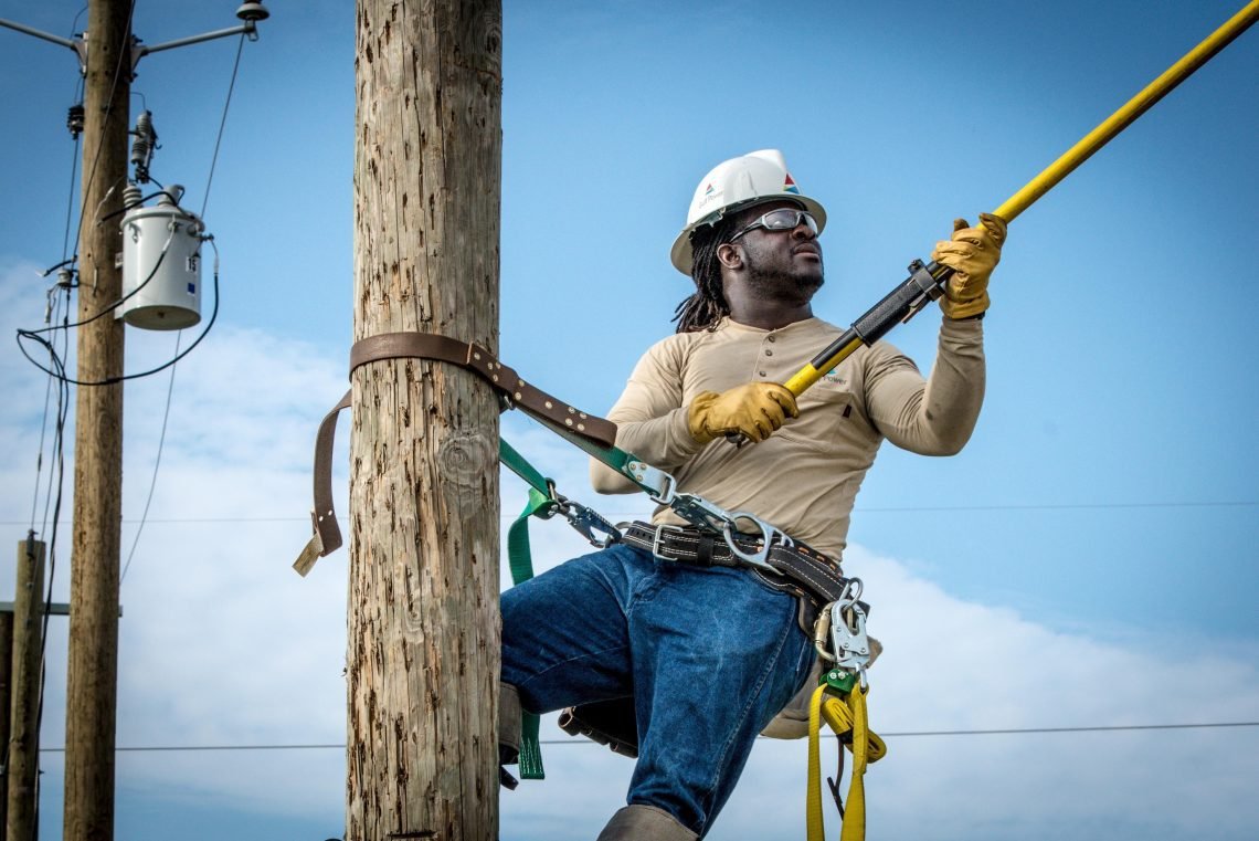 How to remove Electric transformers from Pole