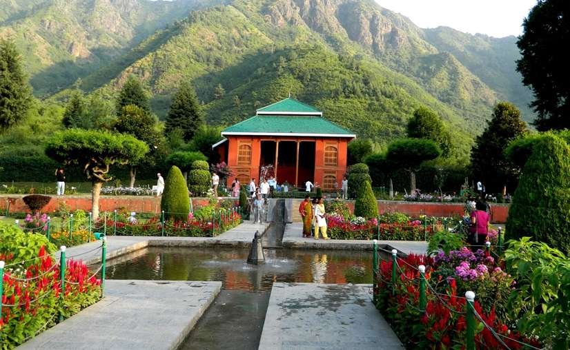 Mughal garden chashme shahi in Kashmir